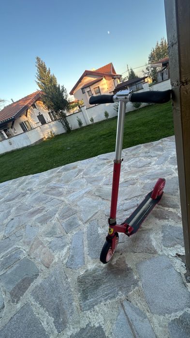 продавам тротонеъка Ferrari