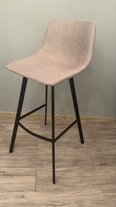 Scaun inalt de bar