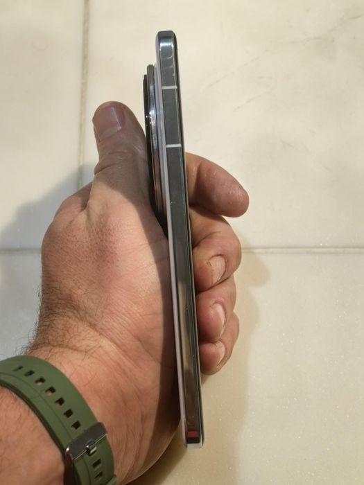 Продавам vivo x200 pro 512gb 16gb ram чукнат