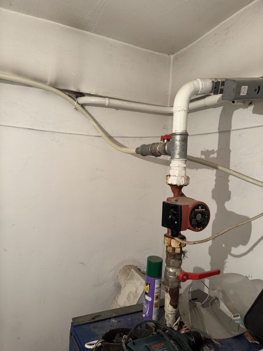 Нафтова инсталация за отопление -котле и съд за съхранение н нафата .