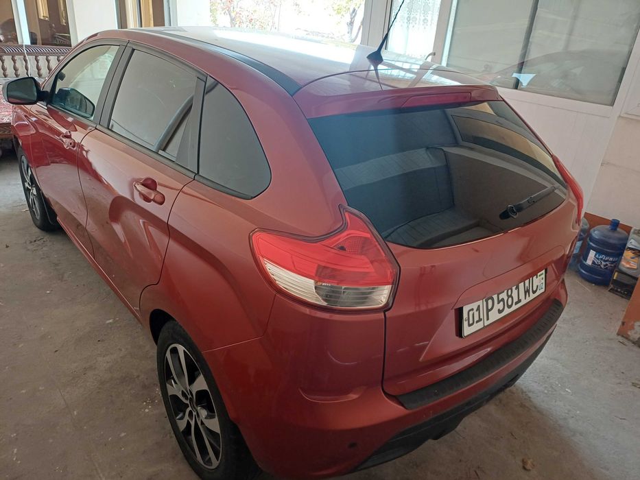 yoqimli oilaviy mashina