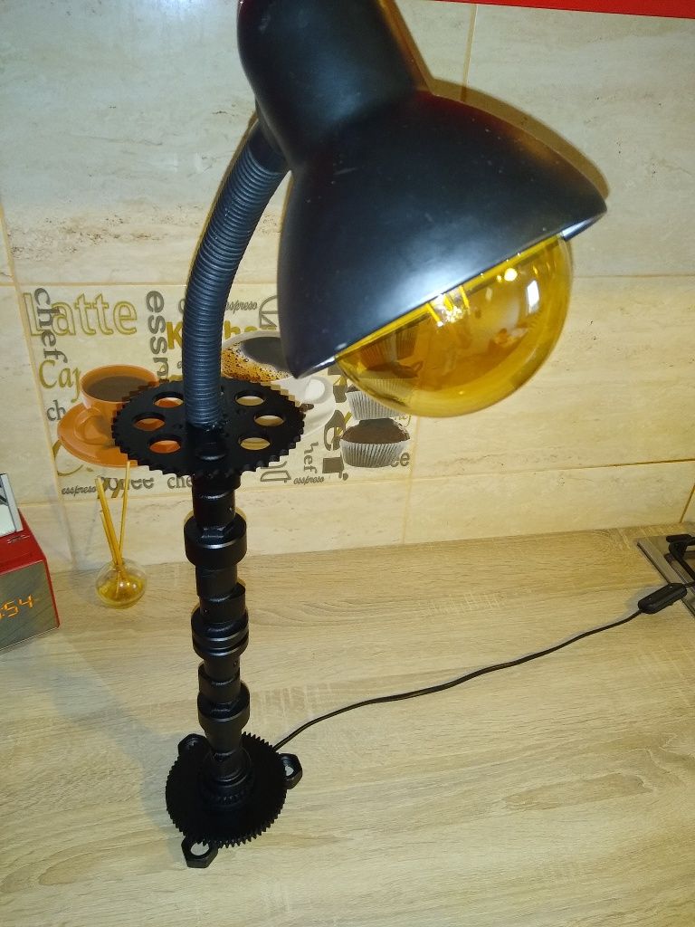 Lampa ax came realizată individual