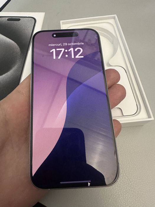 iPhone 15 Pro alb impecabil, 128 GB, baterie 88%, fără defecte