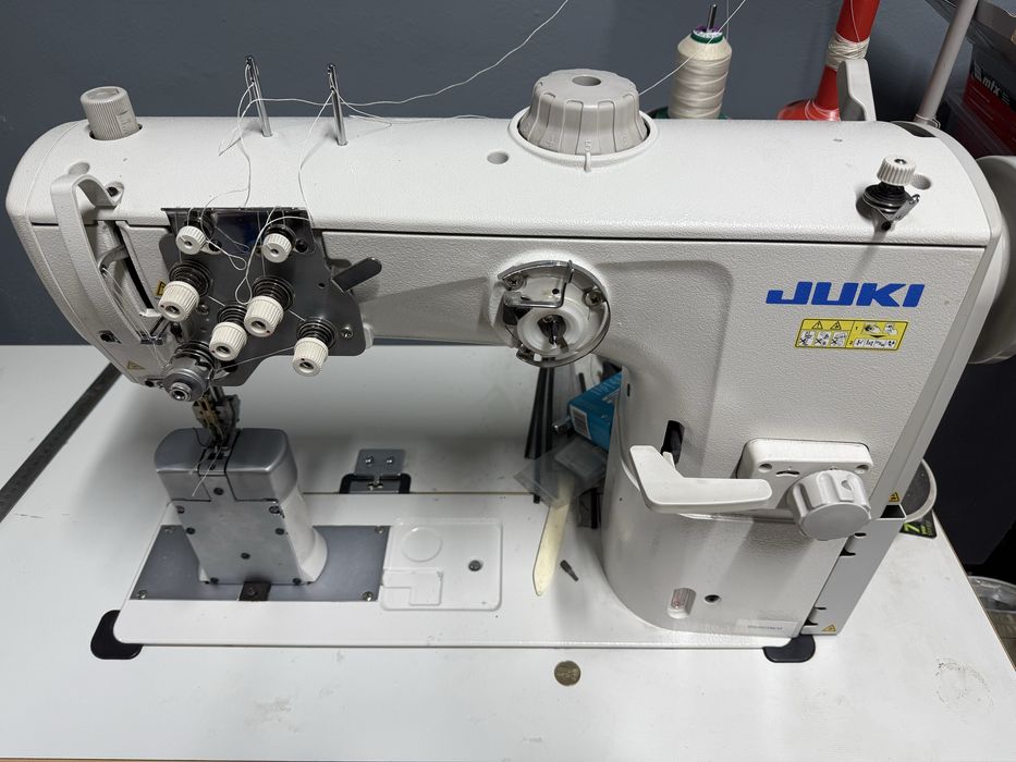 Masina de cusut piele juki