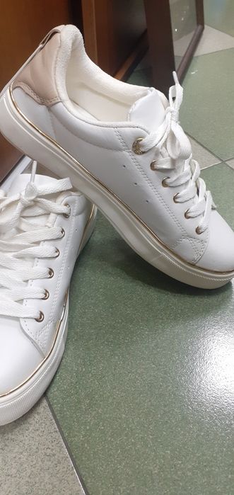 Adidasi albi nr.39