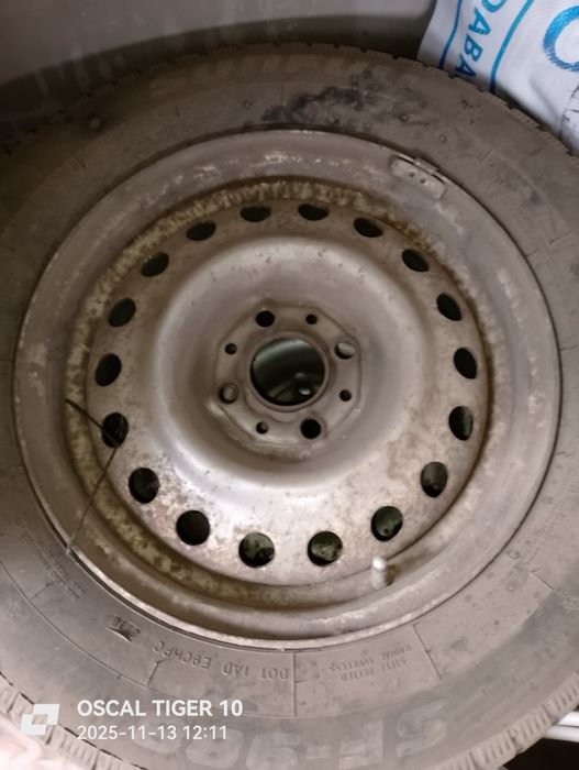 Продам шины с диском комплект