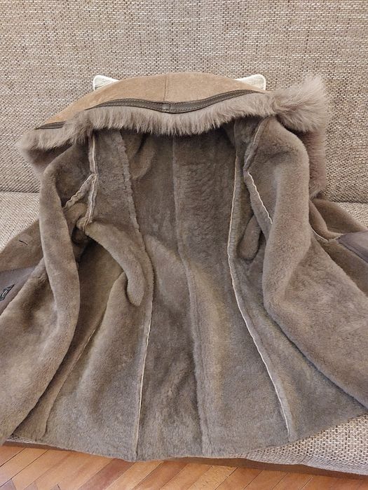 Cojoc nou cu eticheta,model  foarte frumos, usor si comod