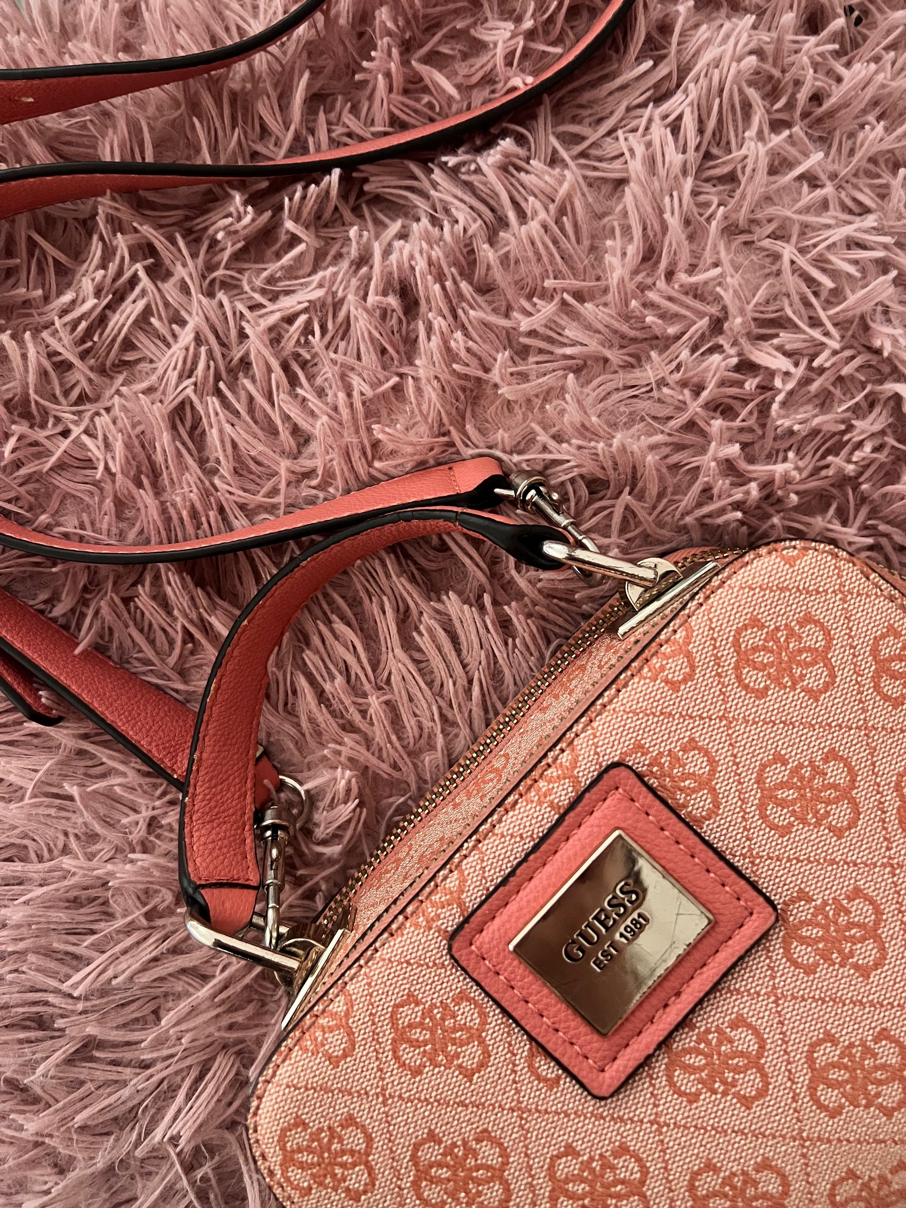 Оригинална чанта на GUESS