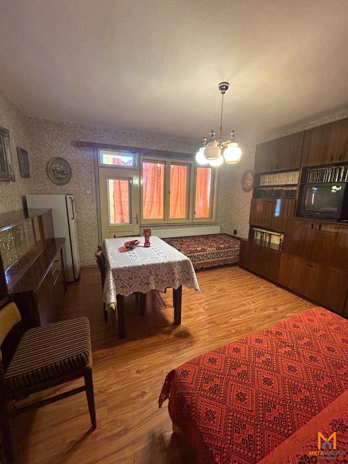 Продава 4-стаен апартамент в гр.Севлиево