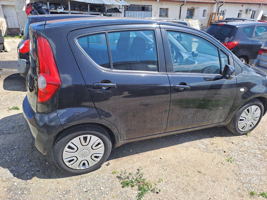 Опел Агила на части