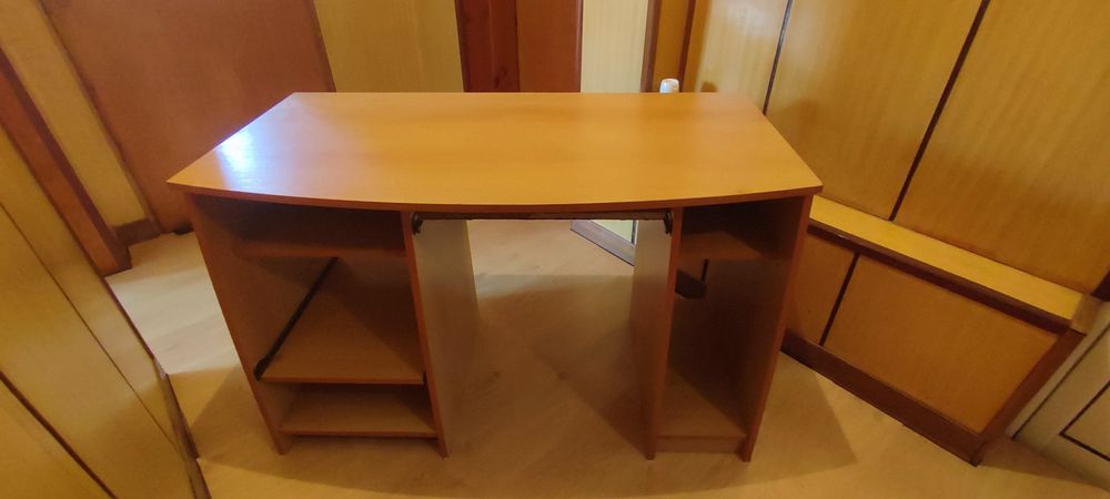 Дървено бюро втора употреба