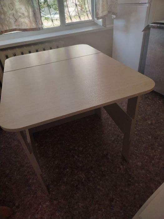 Продам. Стол, белый, раздвижной. 15.000