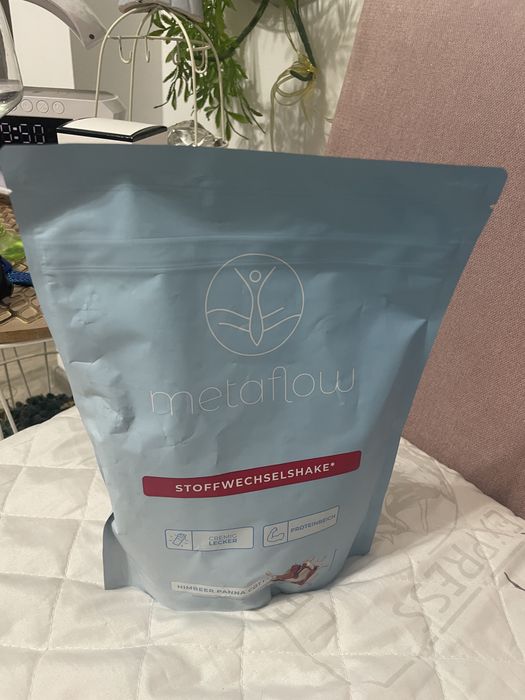 Shake sigilat de slabit de zmeura si panna cotta