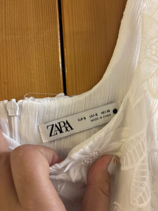 Бяла рокля Zara S размер