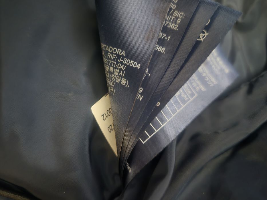 Vând geaca Tommy Hilfiger