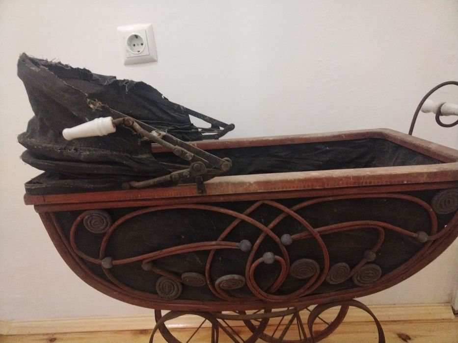 Винтидж ретро количка за кукли Викториански стил 
Викториански стил
Ръ