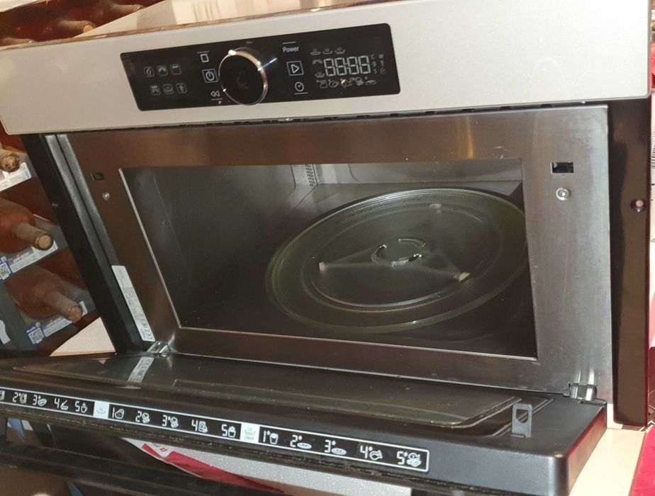 Cuptor cu microunde incorporabil Whirlpool folosit/ utilizat