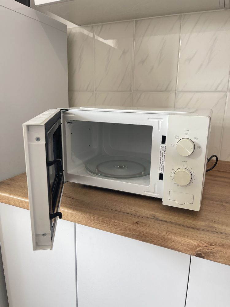 Продам микроволновую печь Хайсенс Hisense