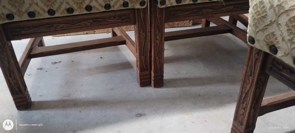 Масивни столове с дърворезба