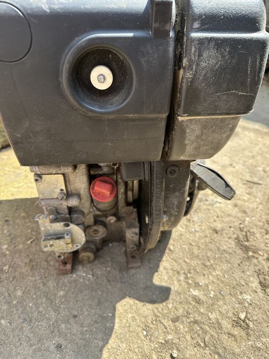 Motor diesel intrun pison