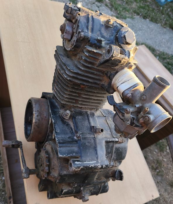 Bună! Vând motor cross Honda Rx de 195 Cm³