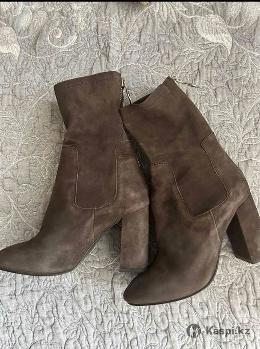 Ботфорт и ботинка