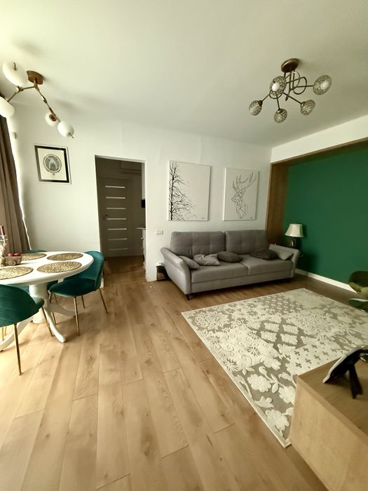 apartament 3 camere curte proprie 3 de parcare disponibile!