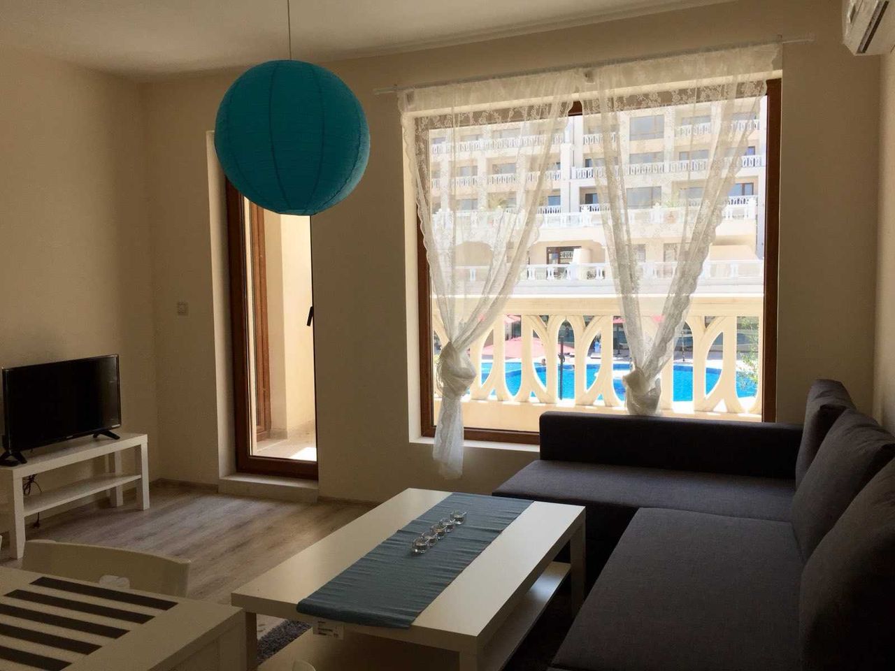 Дава се под наем Тристаен апартамент в Варна, Аспарухово - 80 кв.м за 700 € - Снимка #2