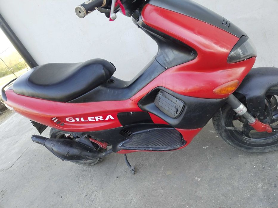 Vând scuter GILERA RUNNER care funcționează perfect.