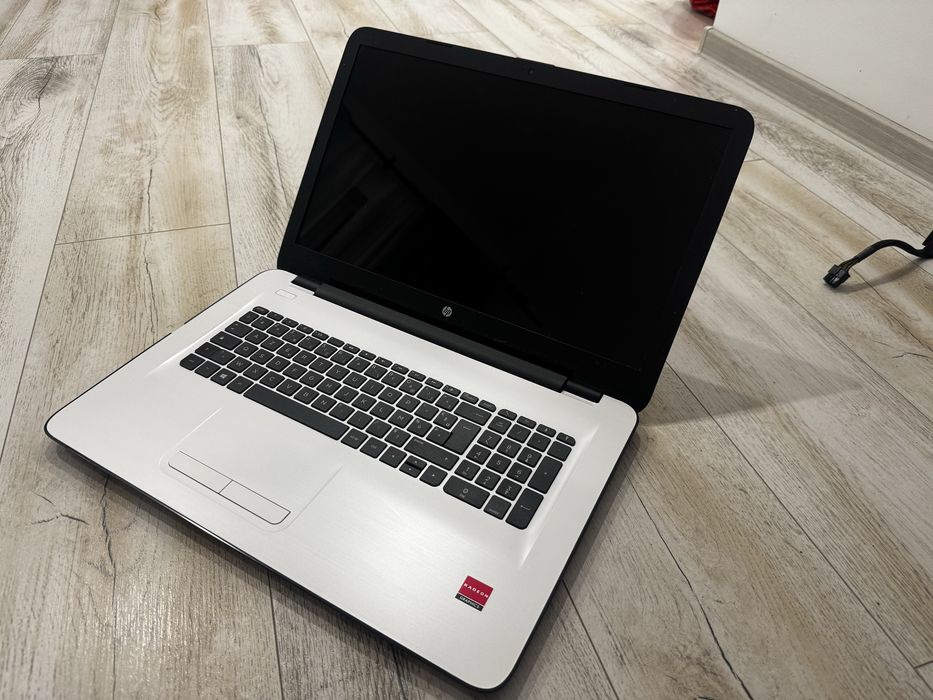 Laptop hp amd a8-7410 cu placa video dedicata radeon
