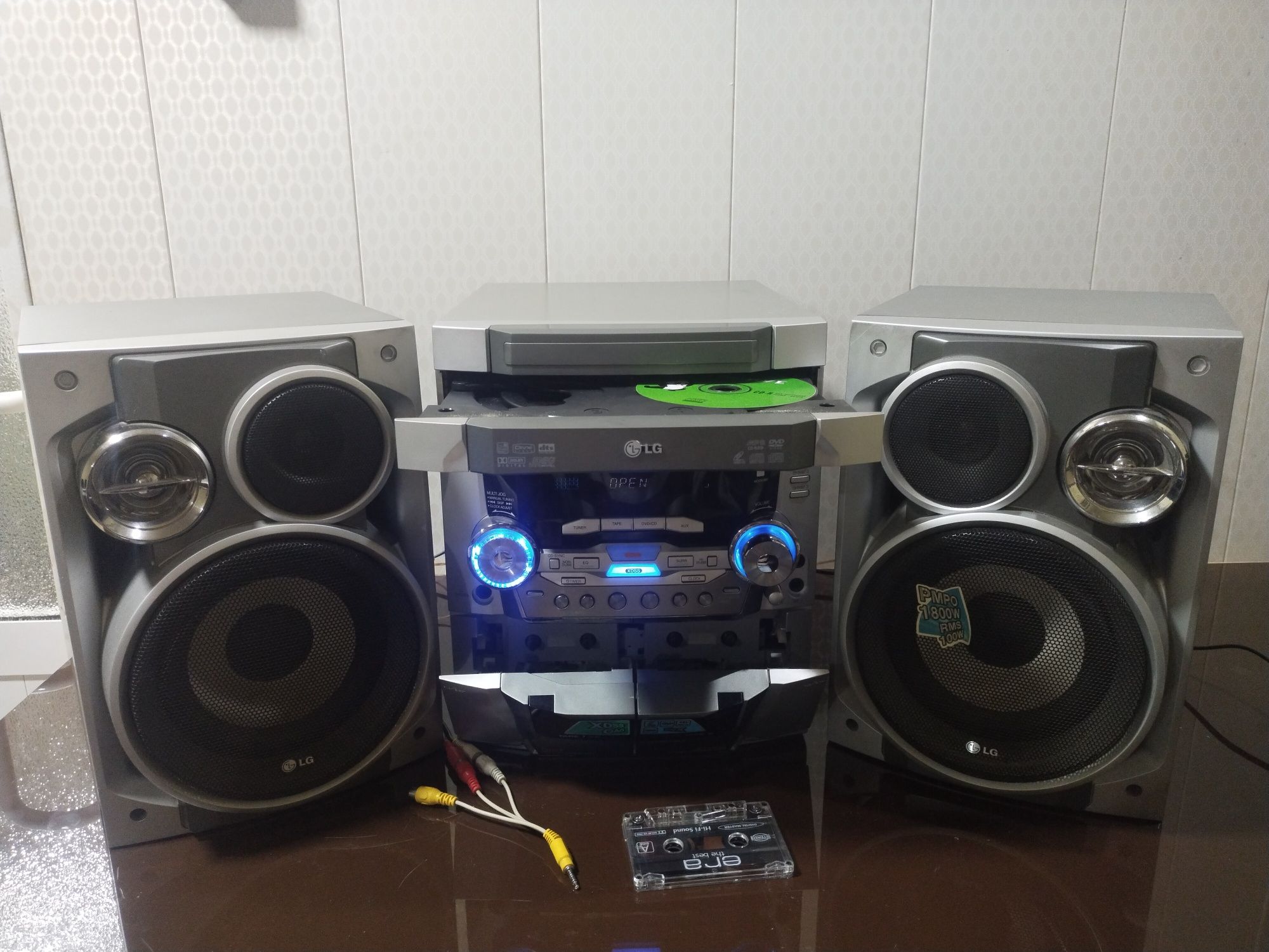 Музыкальный центр LG LM-D2540