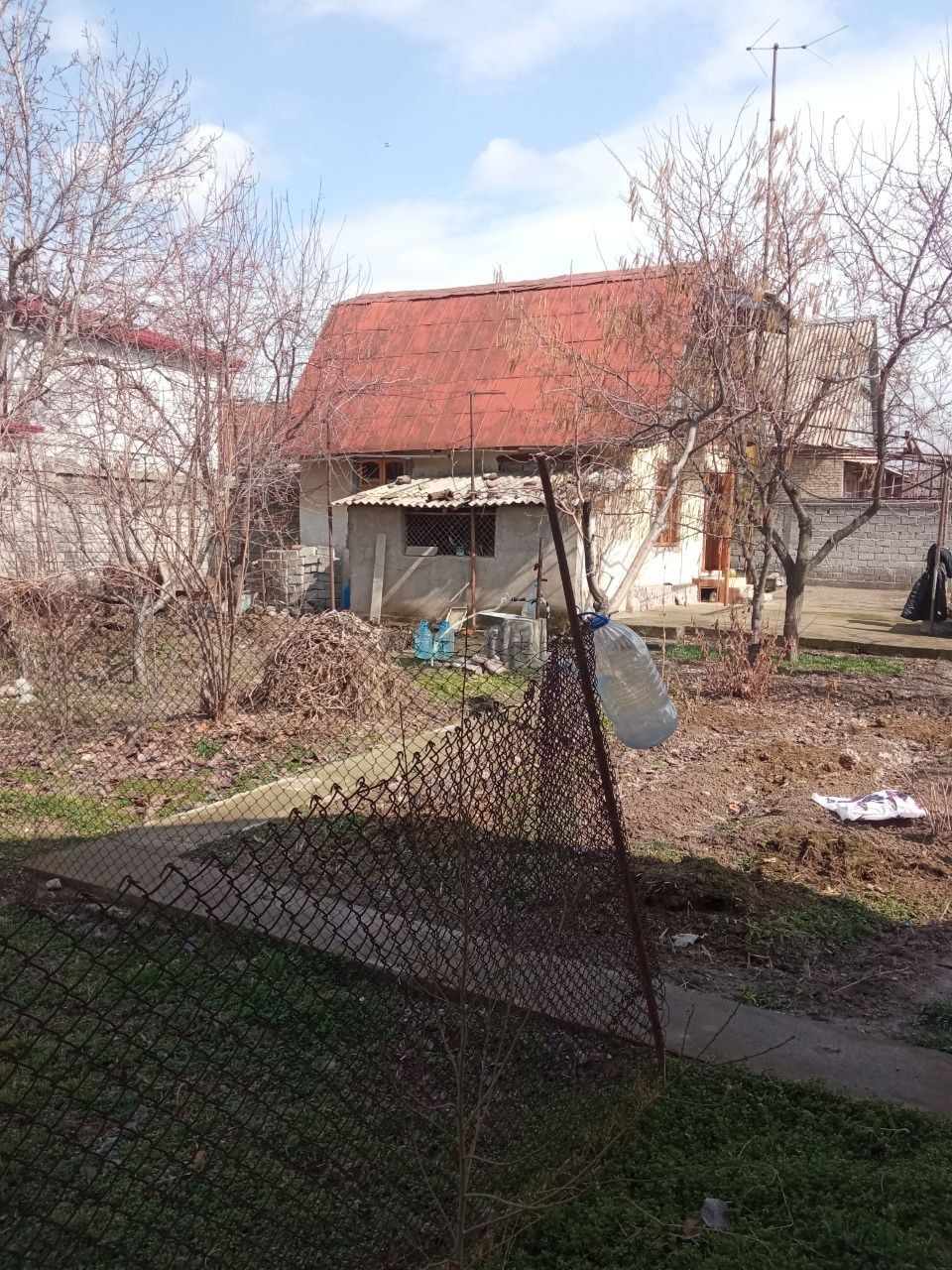 Dacha sotiladi Parkent nilufarda Дача в Паркенте Нилюфар