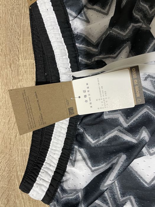 Șort Jordan, L, nou