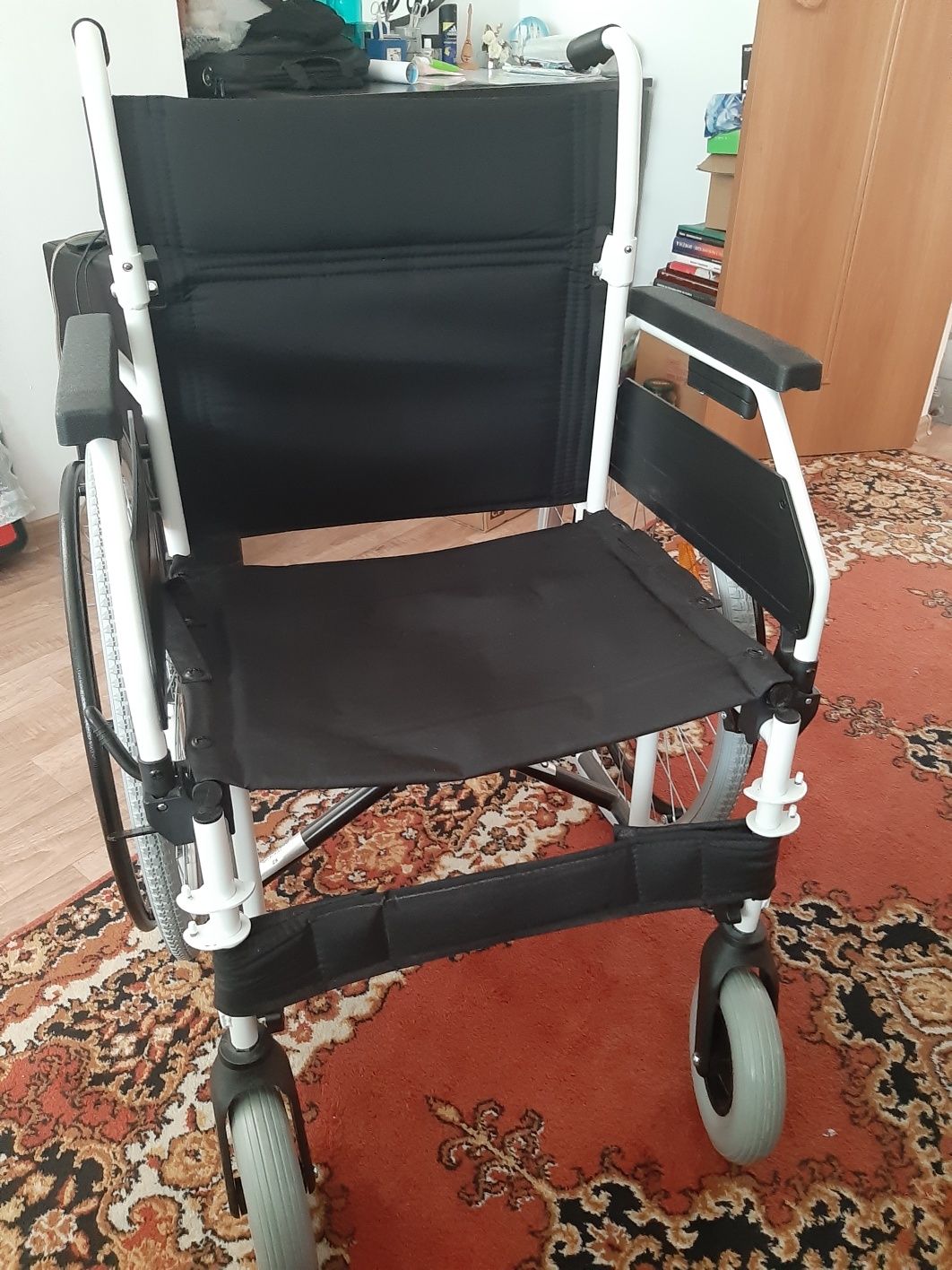 Продаю: Инвалидная коляска