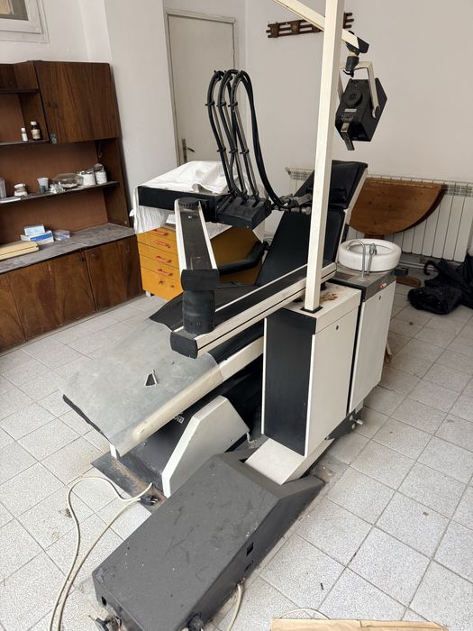 Стоматологичен стол и оборудване.