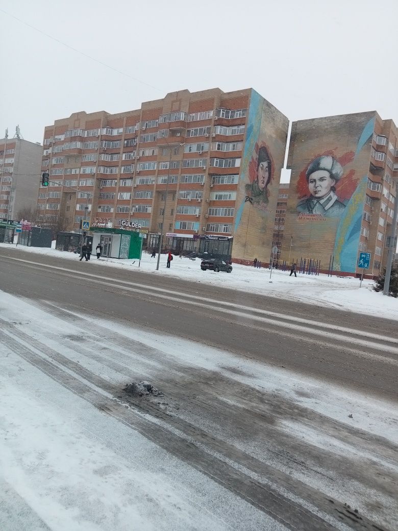 Остановка НИШ, батыс 2,  Әлия суреті тұрған уй