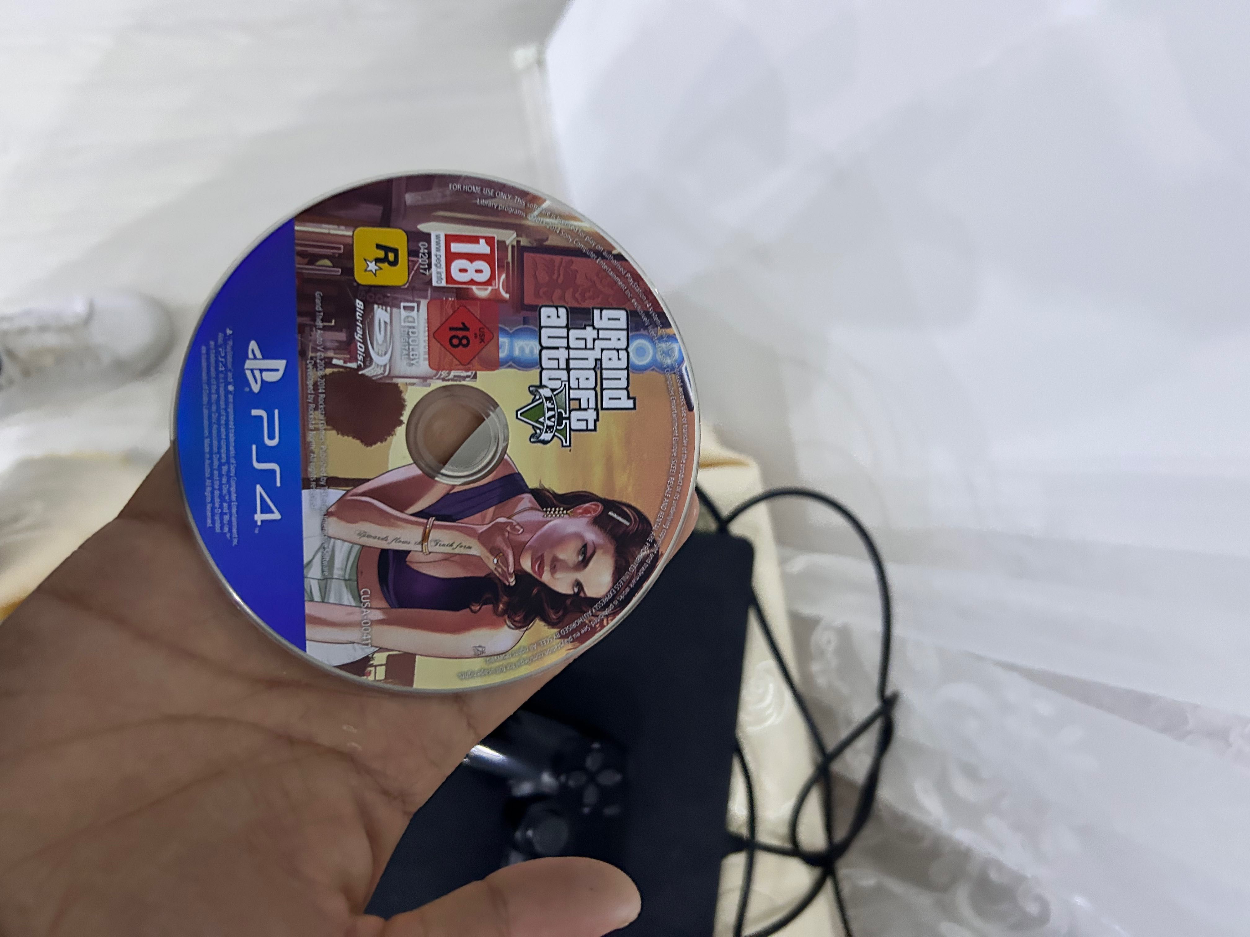 PlayStation 4 slim 500gb 3 jocuri