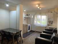 Proprietar inchiriez apartament  2 camere si living cu bucatarie