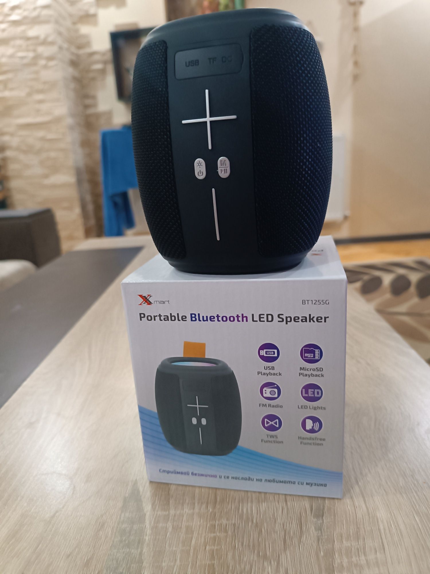 Bluetooth колонка с LED светлини!