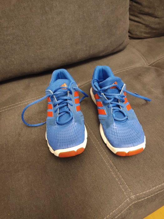 Два чифта Adidas. Адидас. 6 US, 38,5 BG. 6 UK, 6,5 US. по 20 лева.