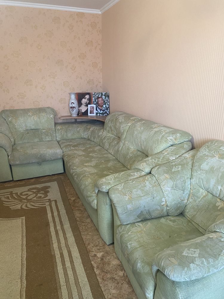 Продам мягкую мебель угловой диван и кресло