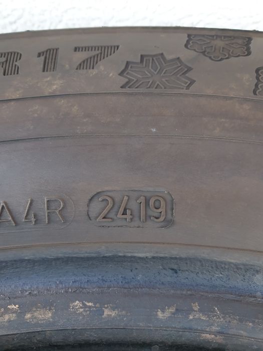 Зимни гуми 4 броя DUNLOP SpWintre Sport4D 225 60 R17 дот 2419