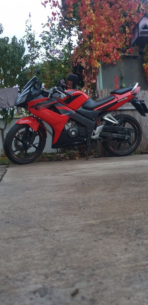 Vand Honda CBR125RW