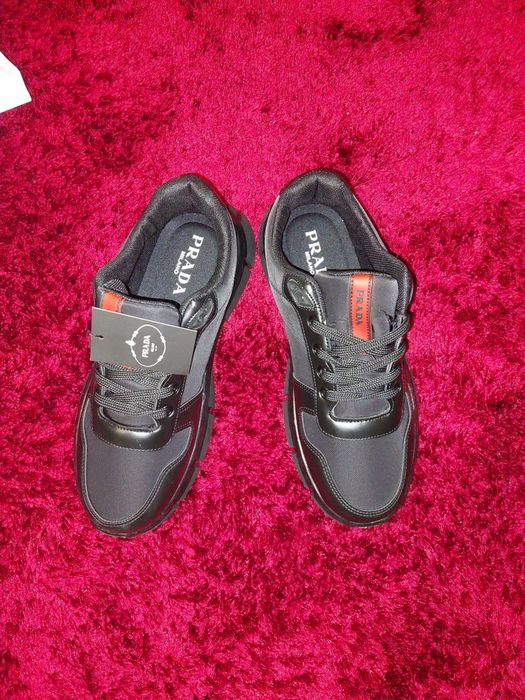 Adidași Prada noi