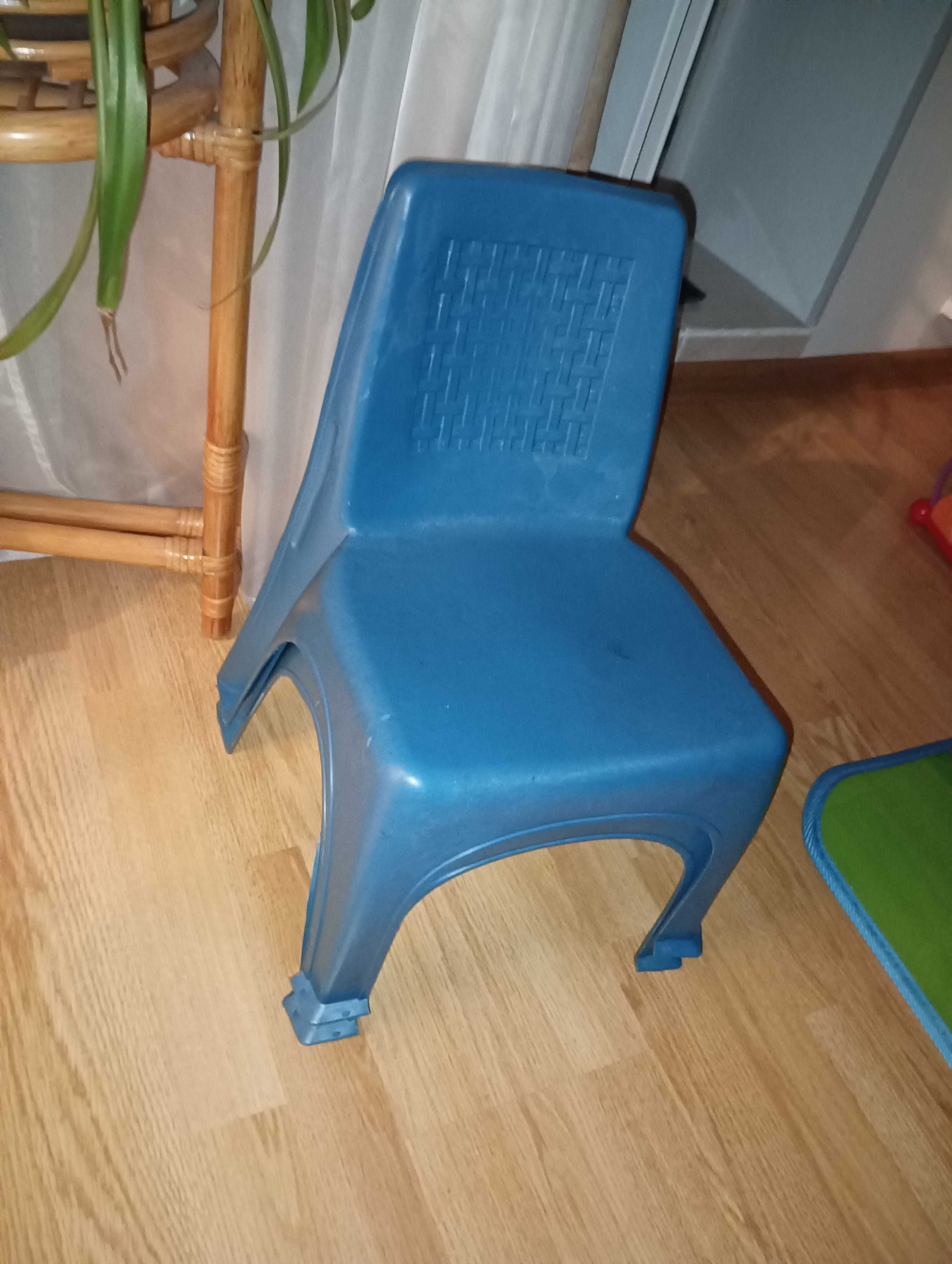 Продам новые детский стульчик стул