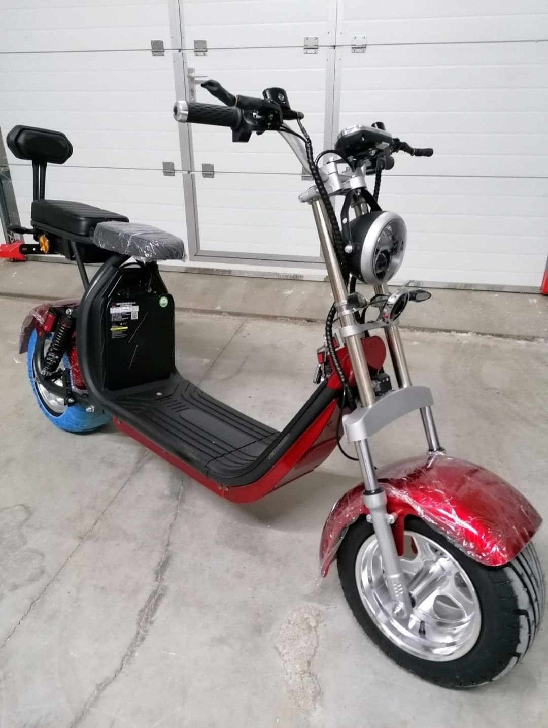 Scuter electric nou disponibil cu carte coc