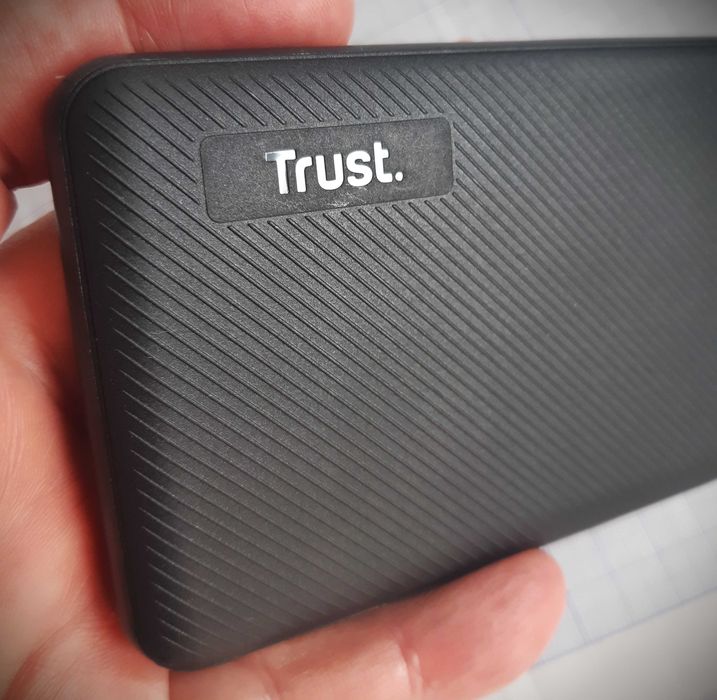 TRUST Primo Powerbank 10000 mAh ECO + 3 cabluri telefoane