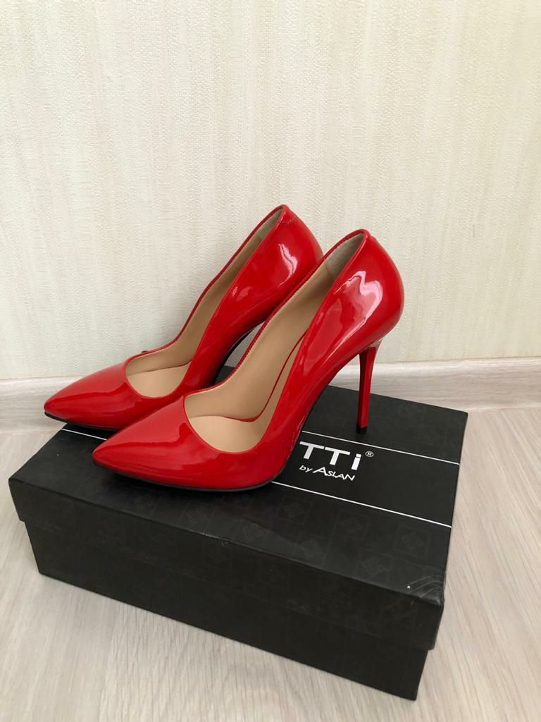 Новые Красные лакированные Туфли Paoletti