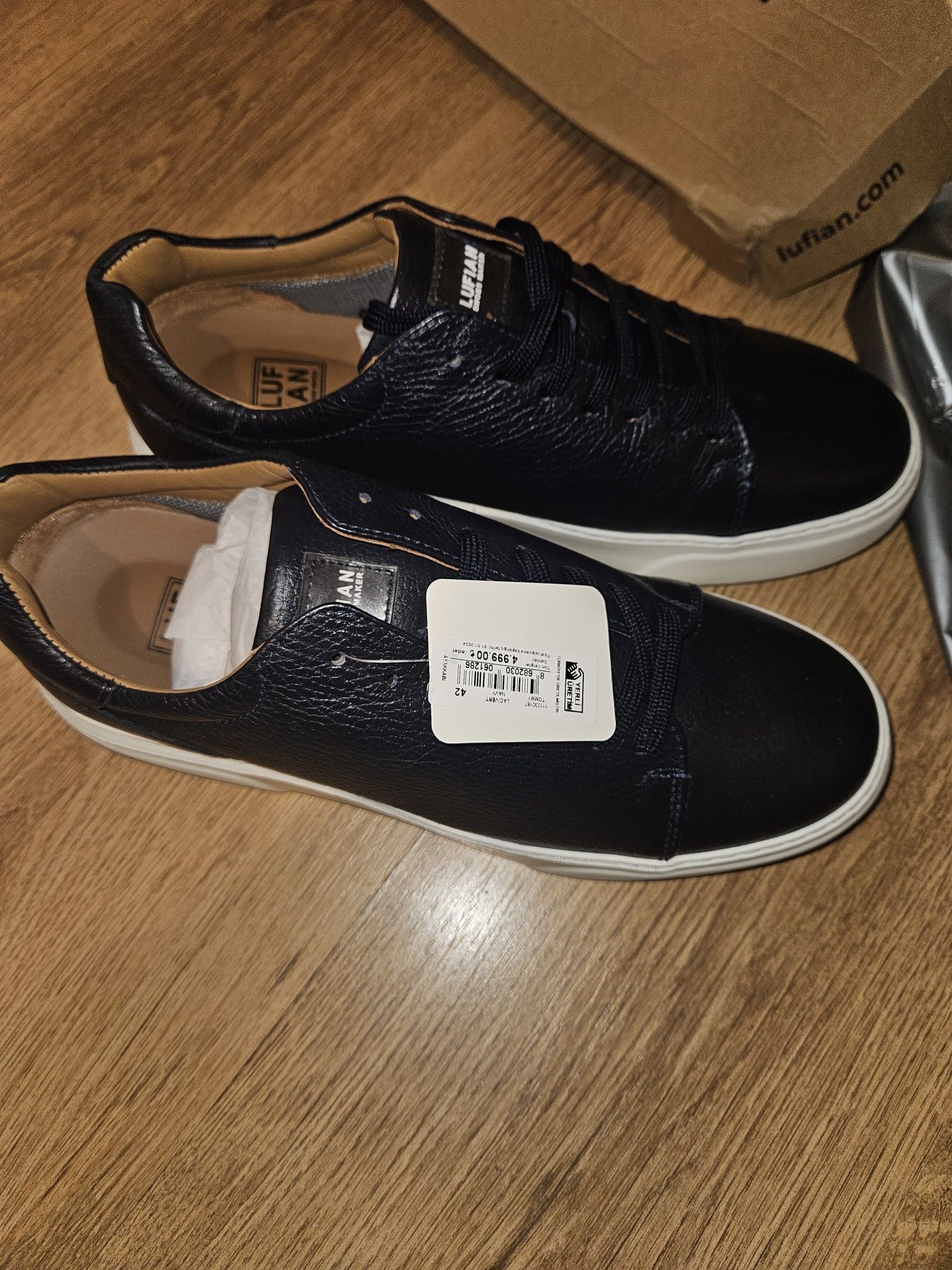 Vand adidasi sneakers Lufian 42