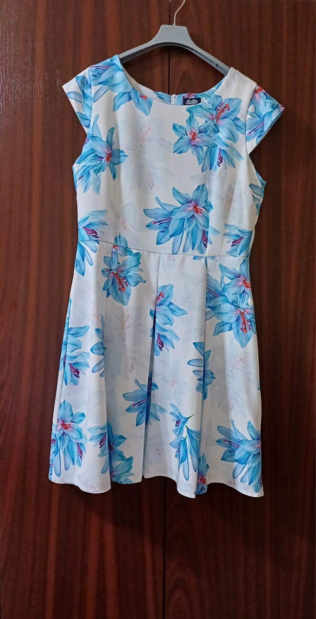 Rochie elegantă de vară, mărime  44.  Rochia este nouă.